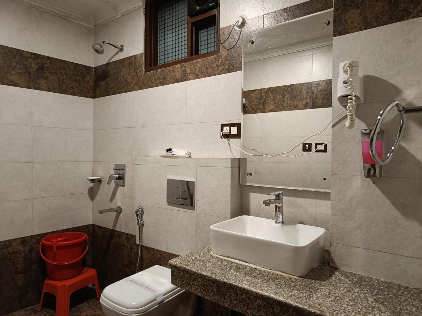 King Castle Mcleodganj-Centrally Heated And Air Cooled- Near Mall Road - Free Parking Дармсала Экстерьер фото